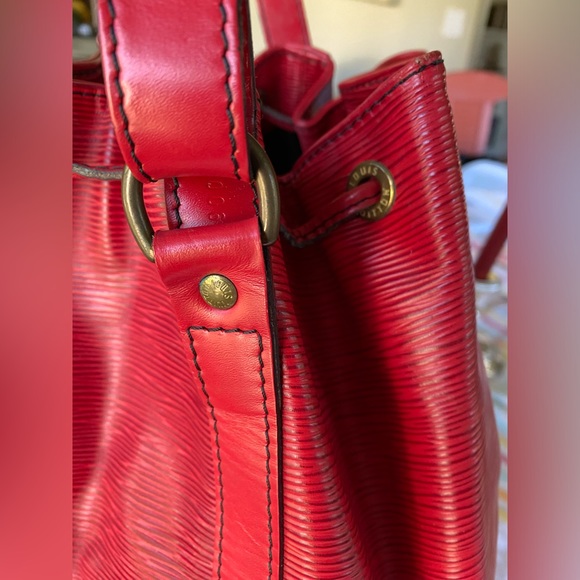LOUIS VUITTON Epi Noe GM  Shoulder Bag Leather Castilian Red Authenticated - Picture 6 of 15